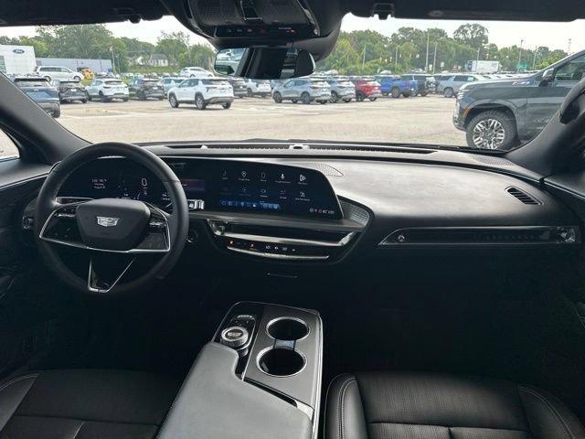 Used 2024 Cadillac Lyriq Luxury AWD/4WD image 18