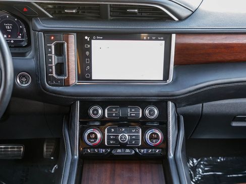 Used 2024 GMC Yukon XL Denali Ultimate image 11