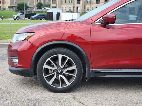 Used 2019 Nissan Rogue SL w/ Premium Package FWD image 4