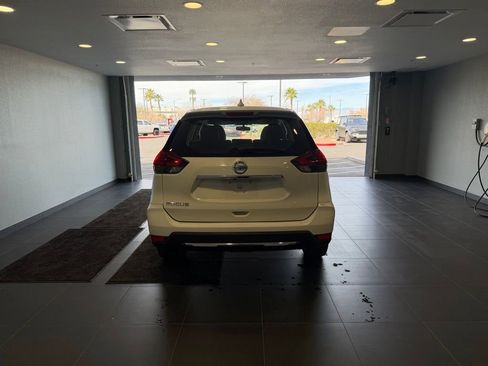 Used 2017 Nissan Rogue S image 6