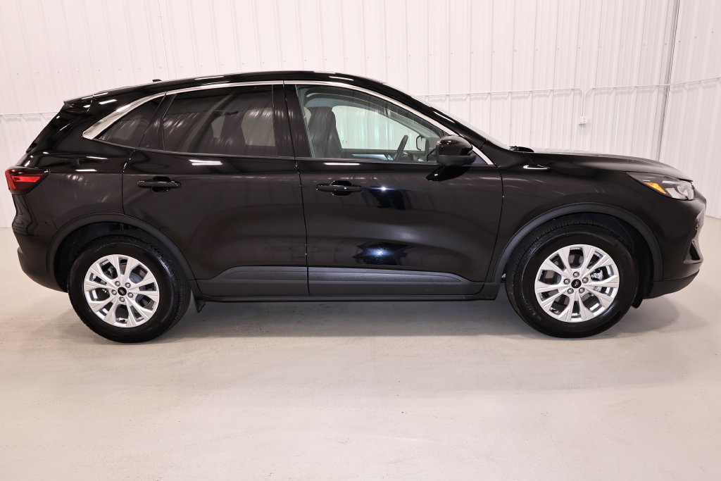Certified 2023 Ford Escape Active w/ Tech Pack #2 FWD image 2