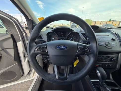 Used 2018 Ford Escape SE FWD image 19