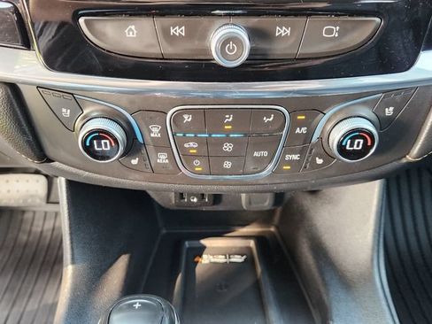 Used 2018 Chevrolet Traverse Premier w/ Driver Confidence II Package FWD image 18