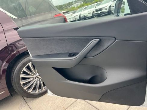Used 2021 Tesla Model Y Long Range AWD/4WD image 17