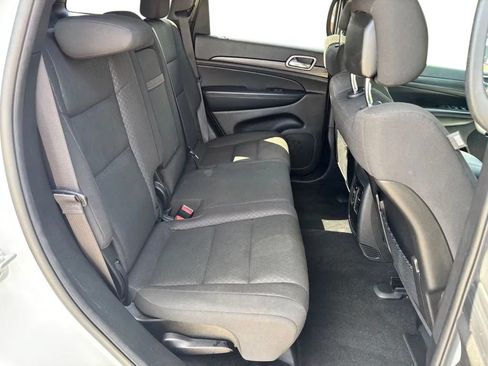 Used 2021 Jeep Grand Cherokee Laredo AWD/4WD image 29