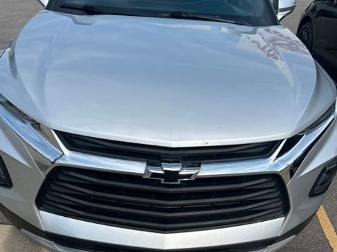 Used 2020 Chevrolet Blazer LT FWD image 2