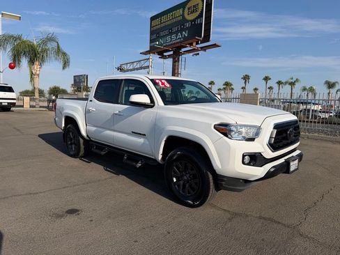 Used 2023 Toyota Tacoma SR5 RWD image 1