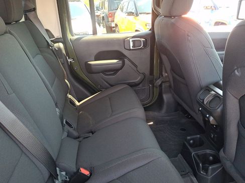 Used 2023 Jeep Gladiator Sport AWD/4WD image 15
