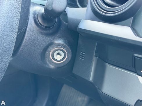 Used 2022 Toyota Tacoma SR w/ SR Convenience Package image 27