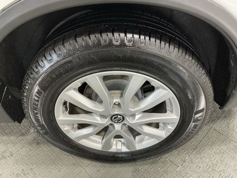 Used 2019 Nissan Rogue SV image 37