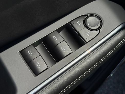 Used 2026 GMC Acadia Elevation w/ Elevation Premium Package FWD image 28