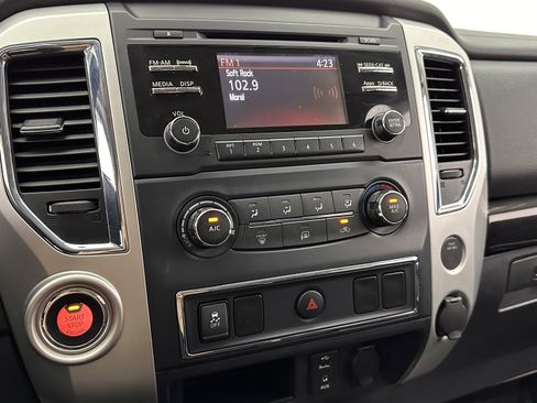 Used 2017 Nissan Titan SV image 14