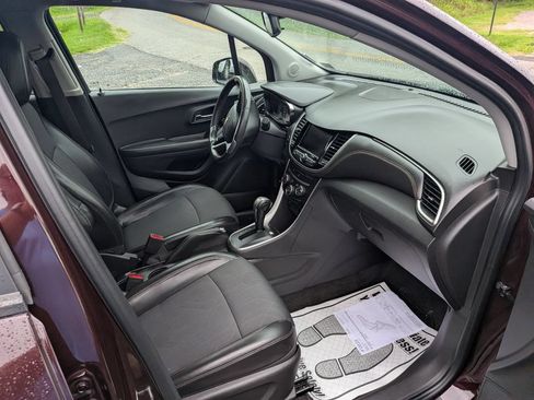 Used 2021 Chevrolet Trax LT w/ Driver Confidence Package FWD image 8