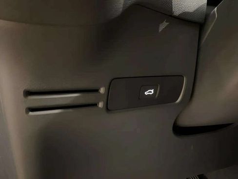 Used 2025 Volvo XC40 B5 Core AWD/4WD image 56