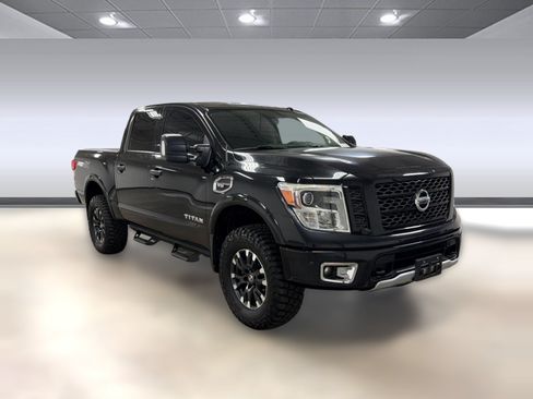 Used 2017 Nissan Titan PRO-4X AWD/4WD image 6