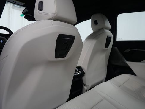 Used 2025 BMW 530i w/ Premium Package image 18