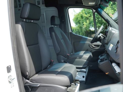 Used 2025 Mercedes-Benz Sprinter 2500 image 27