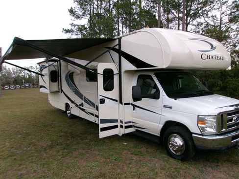 Used 2014 Ford E-450 and Econoline 450 Super Duty w/ Motorhome Prep Package RWD image 2