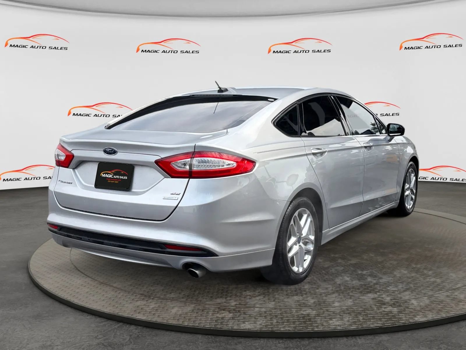 Used 2013 Ford Fusion SE FWD image 10