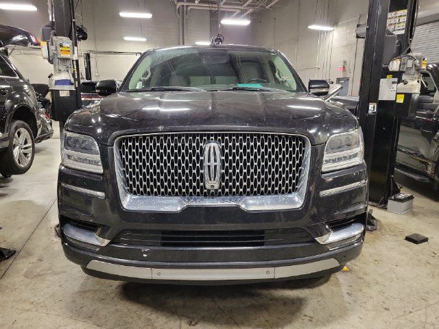 Used 2019 Lincoln Navigator L Select RWD image 3