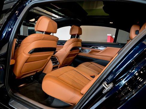 Used 2022 BMW 750i xDrive w/ Luxury Rear Seating Package AWD/4WD image 19