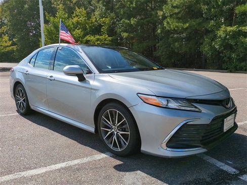 Used 2023 Toyota Camry XLE image 2