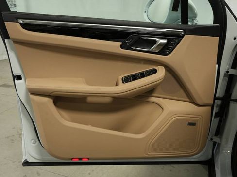 New 2026 Porsche Macan image 25