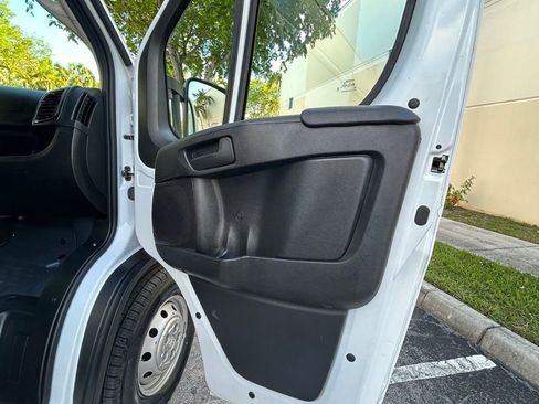 Used 2024 RAM ProMaster 2500 w/ Convenience Group image 28