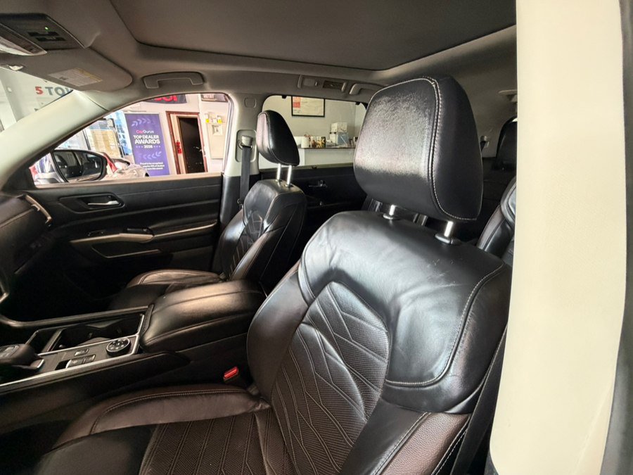 Used 2022 Nissan Pathfinder Platinum AWD/4WD image 20