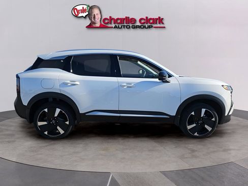 New 2026 Nissan Kicks SR FWD image 7