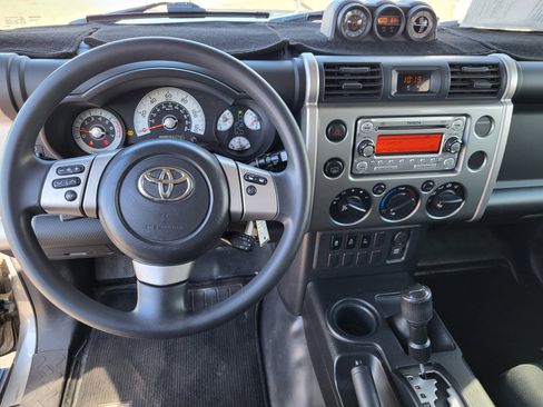 Used 2011 Toyota FJ Cruiser 4x4 SUV w/ Convenience Pkg image 18