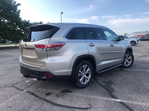 Used 2015 Toyota Highlander XLE AWD/4WD image 3