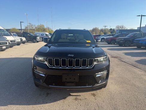 Used 2023 Jeep Grand Cherokee Limited w/ Luxury Tech Group II AWD/4WD image 2