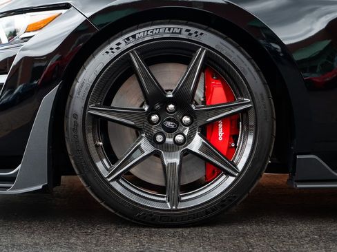 Used 2021 Ford Mustang Shelby GT500 w/ Carbon Fiber Track Pack RWD image 12