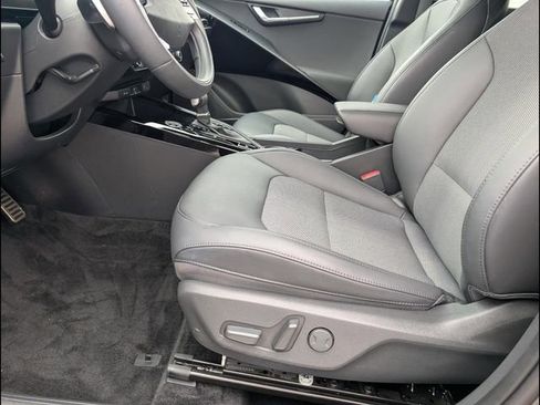 Certified 2025 Kia Niro EX Touring FWD image 9