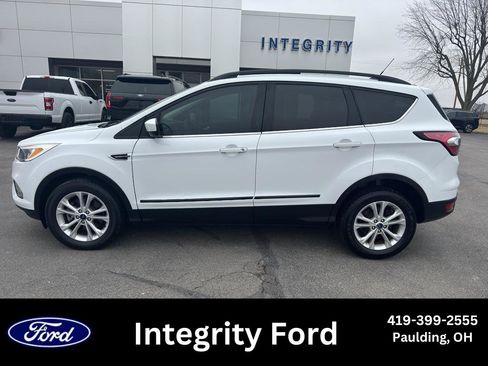 Used 2018 Ford Escape SE w/ Ford Safe & Smart Package image 1