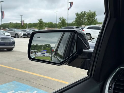 Used 2019 GMC Yukon SLT AWD/4WD image 41