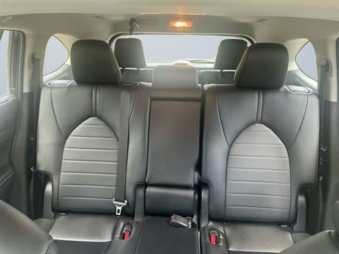 Used 2025 Toyota Highlander XLE AWD/4WD image 14