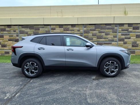 Used 2024 Chevrolet Trax LT w/ Driver Confidence Package FWD image 12