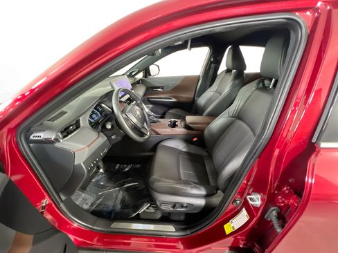 Used 2024 Toyota Venza Limited image 20