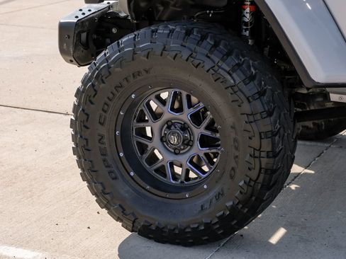 Used 2023 Jeep Gladiator Mojave AWD/4WD image 56