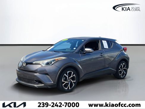 Used 2019 Toyota C-HR XLE FWD image 3