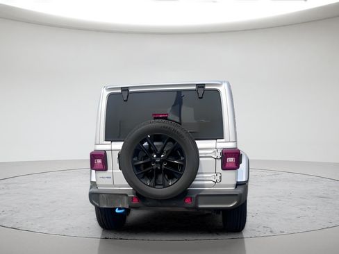 Used 2024 Jeep Wrangler Unlimited Sahara AWD/4WD image 5