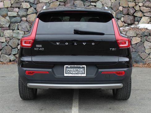 Used 2019 Volvo XC40 T5 Momentum image 8
