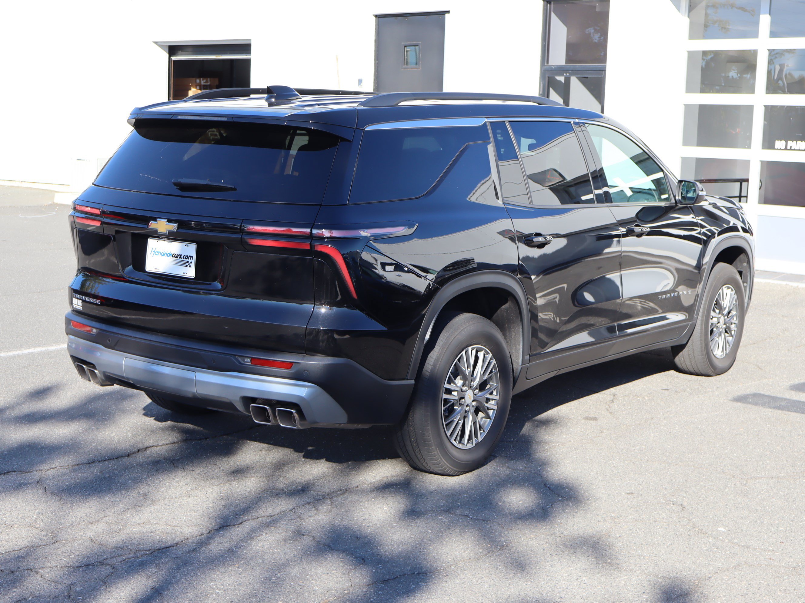 Used 2025 Chevrolet Traverse LT FWD image 21