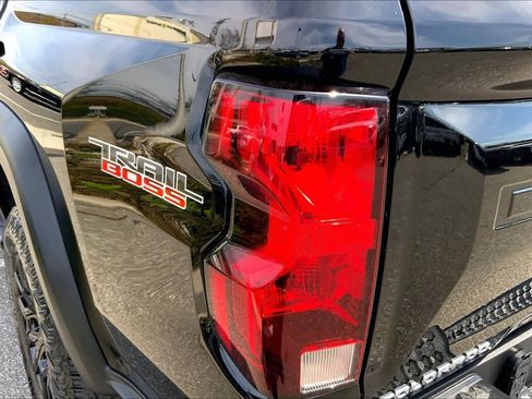 Used 2023 Chevrolet Colorado Trail Boss w/ Technology Package AWD/4WD image 27
