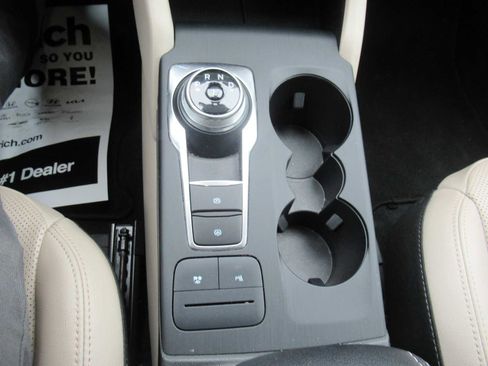 Used 2022 Ford Escape Titanium image 24