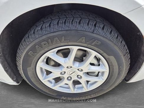 Used 2023 Chrysler Pacifica Touring-L FWD image 9