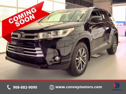 Used 2019 Toyota Highlander XLE w/ Carpet Mat Package (TMS) AWD/4WD image 1