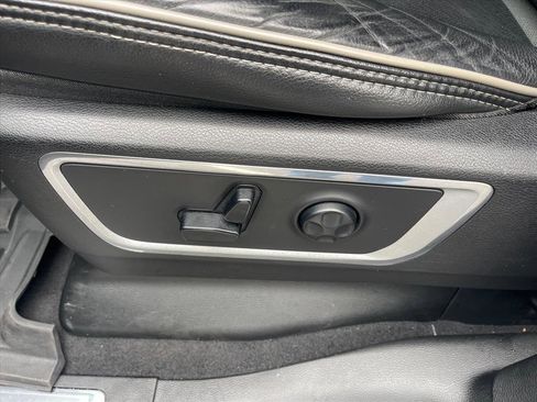 Used 2019 RAM 1500 Laramie w/ Sport Appearance Package image 9